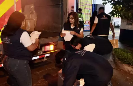 ONPE inici� traslado y entrega del material electoral a todo Lima y Callao.
