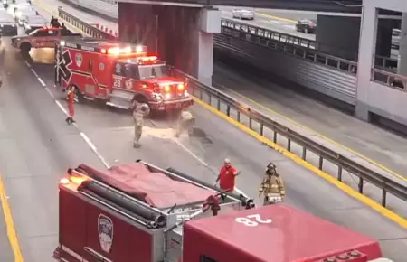 Tres heridos dej� un choque de un auto y una miniv�n en la V�a Expresa.
