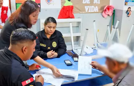 Detienen a adulto mayor en local de votaci�n en Los Olivos.