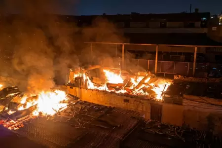 Incendio en quinta de Barrios Altos deja a 10 familias sin hogar