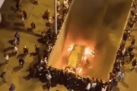 Combi de 'Los Rojitos' se incendi� en San Juan de Miraflores