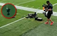 Peligro en la cancha: Cámara de televisión cae peligrosamente cerca de futbolistas