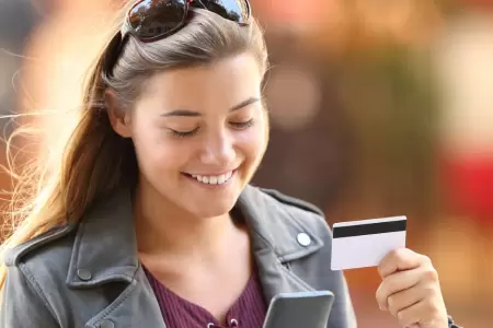 Congreso aprueba que menores de edad tengan cuentas bancarias