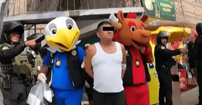 Agentes Terna se disfrazan de mascotas del Mundial para capturar a sujeto