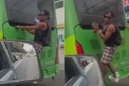Hombre viaja colgado de la parte trasera de un bus