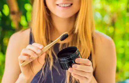Proh�ben uso de producto dental blanqueador.