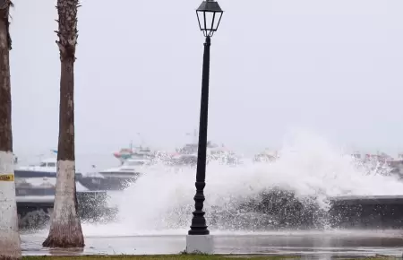 Oleajes an�malos nuevamente en el litoral.