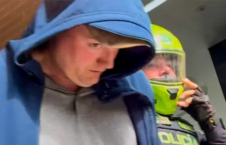 El extranjero fue detenido por las autoridades.