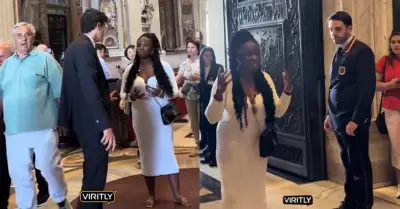 Mujer es expulsada del Vaticano por cantar en voz alta
