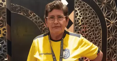 Una mujer gan� un premio que le permite viajar de por vida a los mundiales