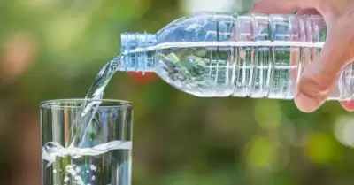 Estudio advierte riesgos de consumir agua de mesa en Piura