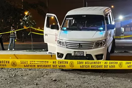 Balean minivan llena de pasajeros y dejan dos heridos