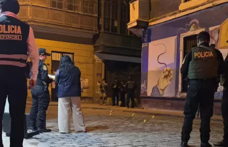Asesinan a mujer de 8 balazos en la puerta de su casa
