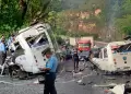 Tragedia tras choque de autob�s y gr�a: Reportan al menos 7 polic�as muertos y varios heridos