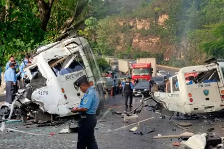 Accidente dej� varios polic�as muertos y heridos.