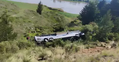 Autob�s cae a barranco