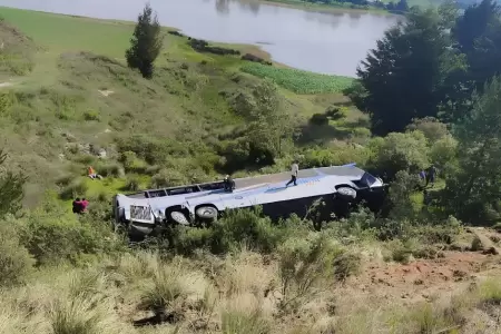 Autob�s cae a barranco