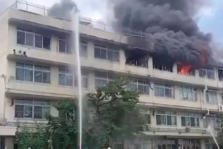 Incendio en escuela primaria.