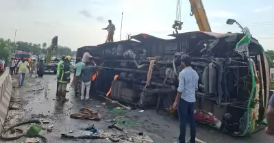 Accidente en autopista: choque de bus dej� varios heridos.
