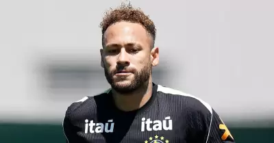 Carlo Ancelotti confirm� que Neymar podr�a debutar ante Escocia.