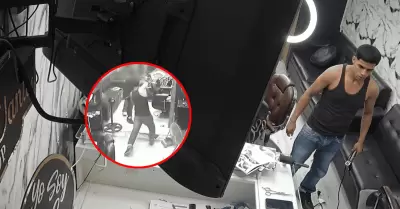 Hombre golpea a barberos tras no gustarle el corte de cabello que le realizaron