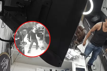 Hombre golpea a barberos tras no gustarle el corte de cabello que le realizaron