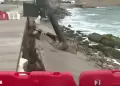 Cierran acceso a la playa La Herradura: Oleajes destruyen parte del malec�n y obligan al cierre del balneario en Chorrillos