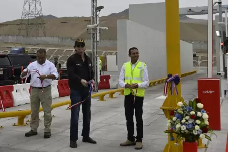 Embajador de Estados Unidos entrega esc�neres