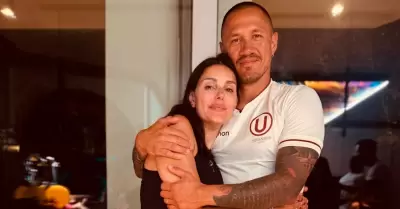 Lapadula junto a su esposa.