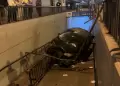 Cercado de Lima: Taxista se salva de milagro tras caer con su auto en acceso peatonal de la Estaci�n Central
