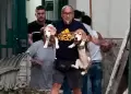 Adulto mayor conmovi� al salvar a sus dos perros durante los terremotos en Venezuela: "No los abandon�"
