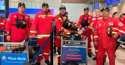 Bomberos del Per� parten a Venezuela para ayudar en labores de rescate.