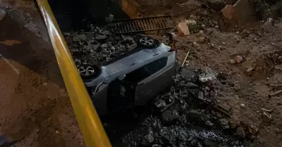 Auto cae al r�o R�mac tras choque en avenida Malec�n Checa