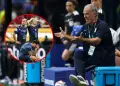 Marcelo Bielsa lanza duro reproche al plantel de Uruguay tras eliminaci�n : "Me dejaron solo"