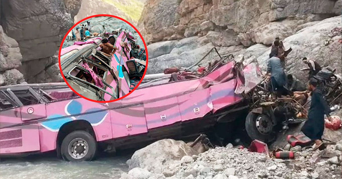 Accidente de autobús: cayó por un barranco.