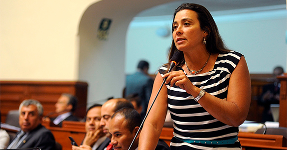 Senadora Karla Schaefer
