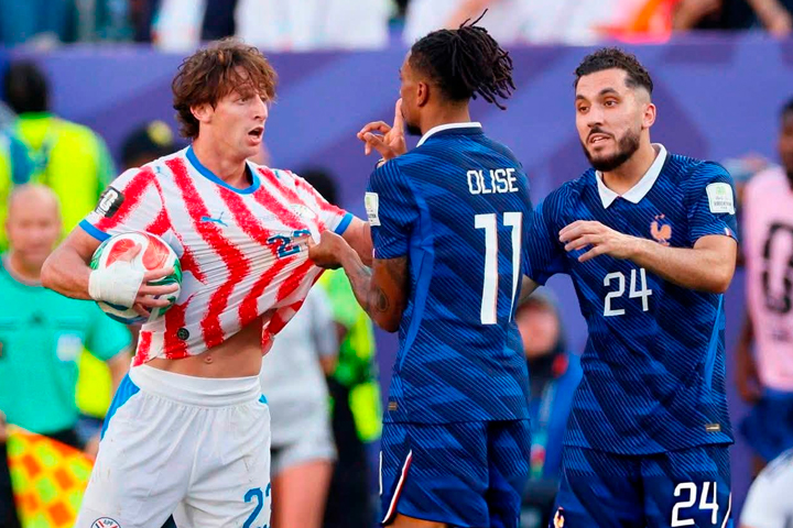 Árbitro interpretó forcejeo como agresión