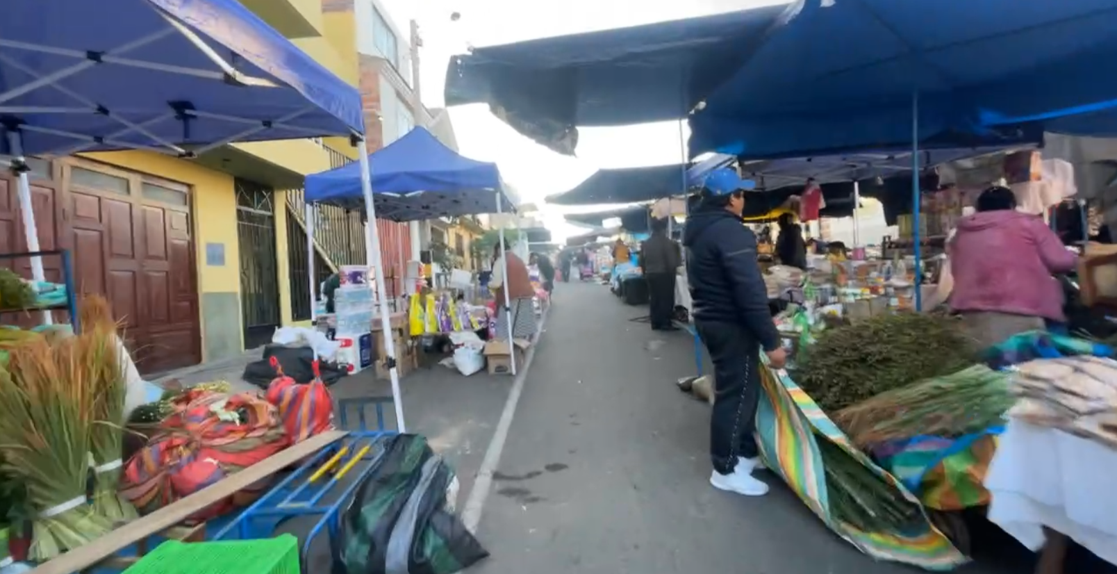 Feria del Altiplano retorna a calles de Alto de la Alianza tras nuevos enfrentamientos con autoridades