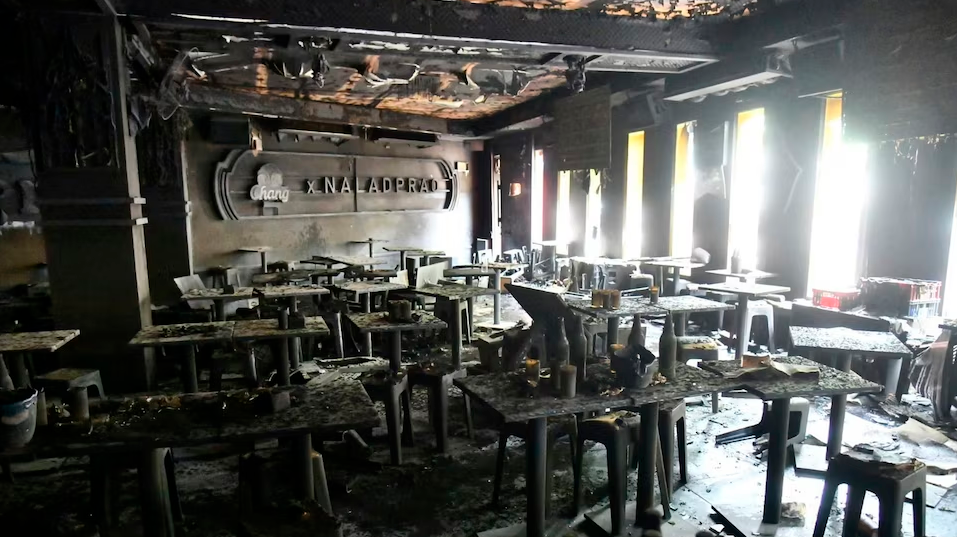 Incendio en un bar de Bangkok dej� da�os materiales, 27 muertos y decenas de heridos.