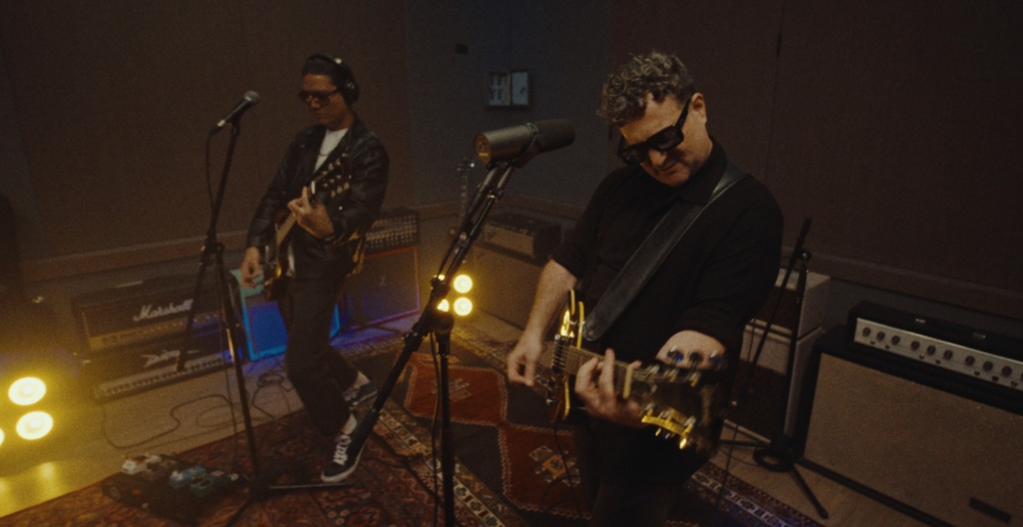 JEFFRY FISCHMAN REINVENTA UN CLÁSICO "EN ESTA HABITACIÓN" UNA NUEVA VERSIÓN DE ESTE HIMNO DEL ROCK EN ESPAÑOL