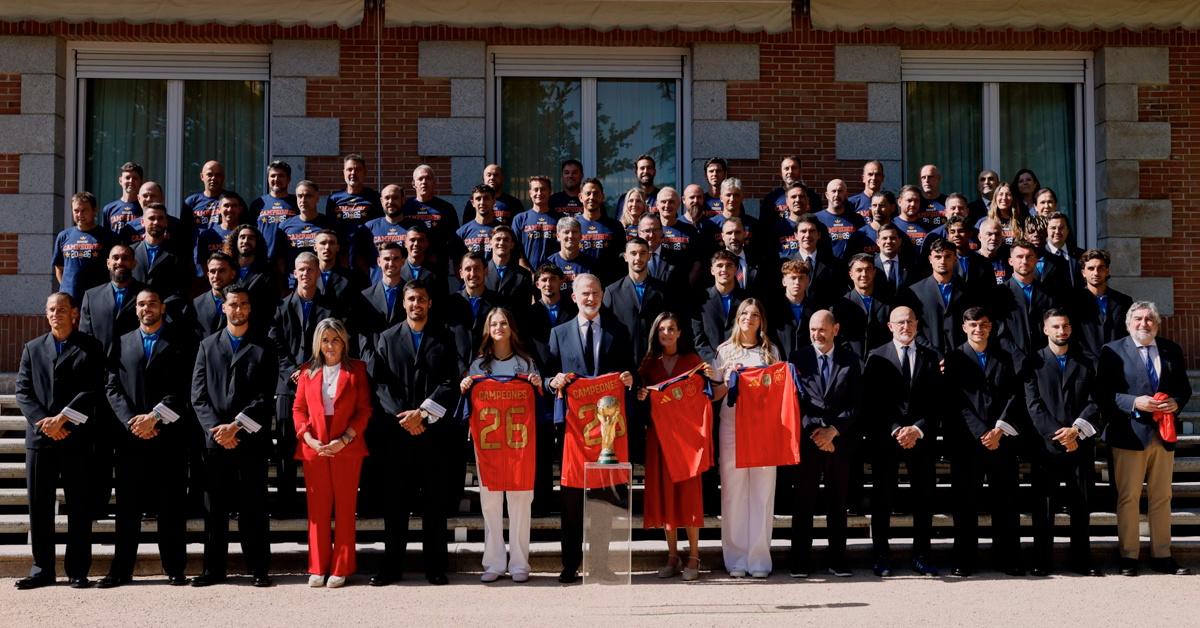 El rey de España, Felipe VI, recibe a la selección española tras conquistar el Mundial 2026
