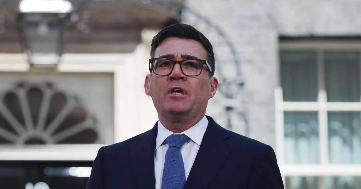 Andy Burnham asume como primer ministro del Reino Unido y promete un giro para el país tras la salida de Starmer