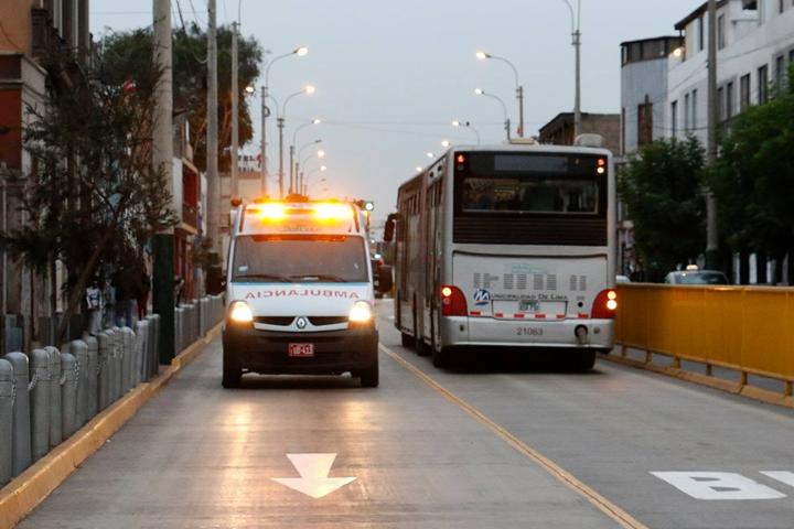 Ambulancias pueden circular en carriles exclusivos en situaciones de emergencias.