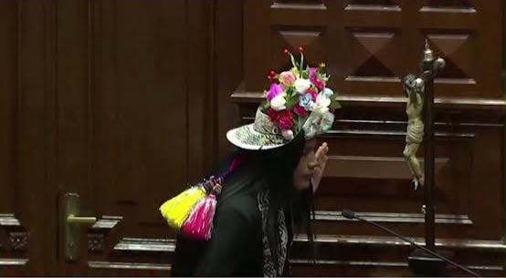Catherin Palomino llama a Pedro Castillo:" el mejor presidente del Perú" durante su juramentación como diputada