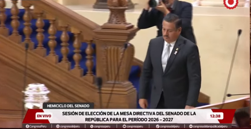 Daniel Barragán se acercó a emitir su voto
