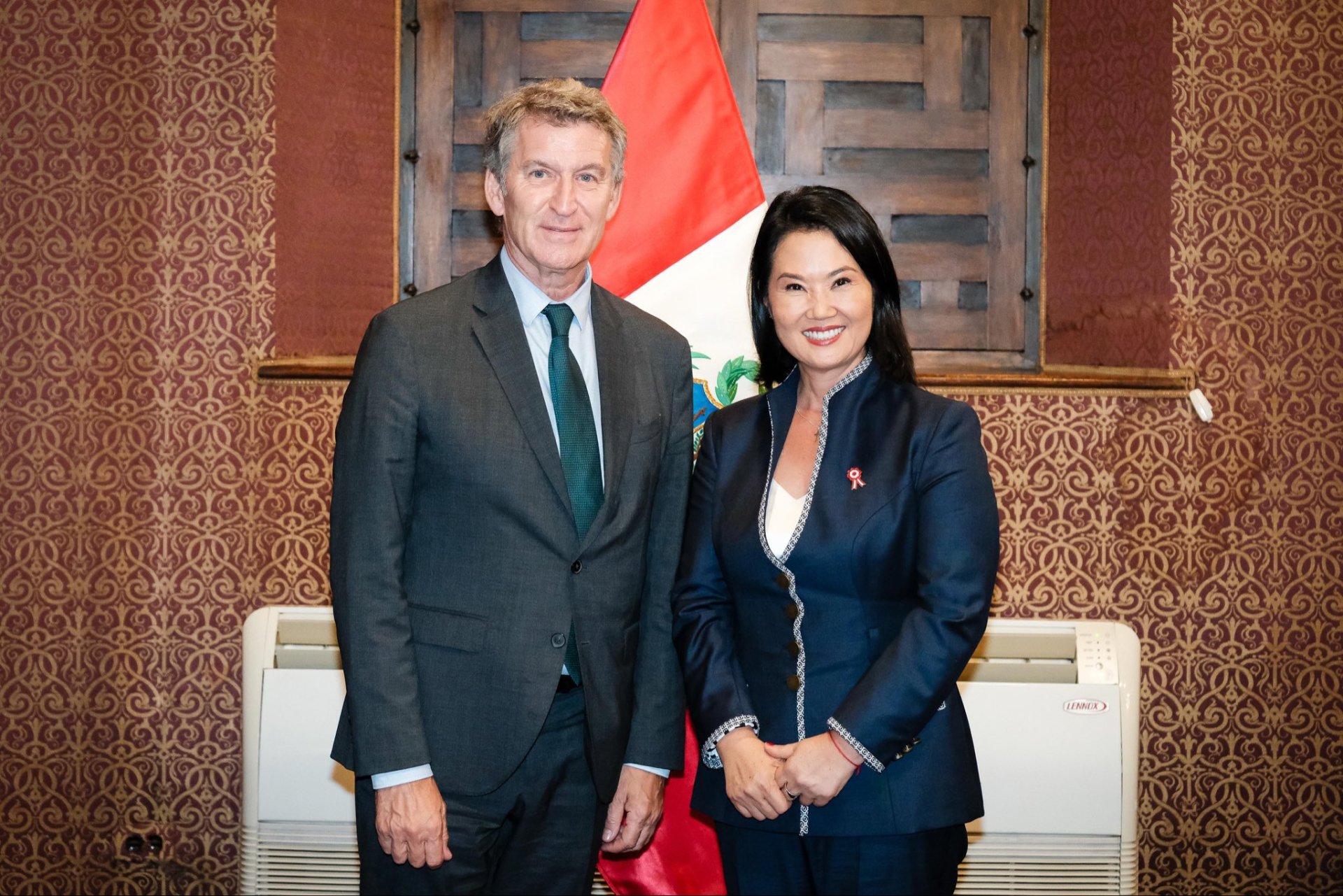 Keiko Fujimori junto al presidente del Partido Popular de Espa�a, Alberto N��ez Feij�o