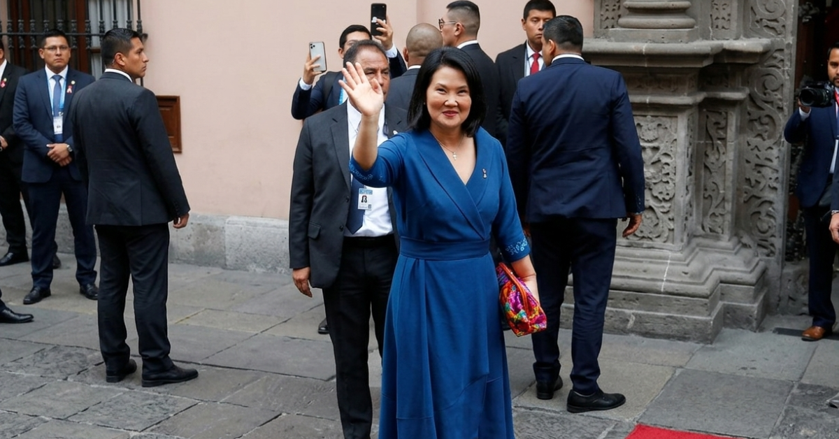Keiko Fujimori juramentar� con vestido azul