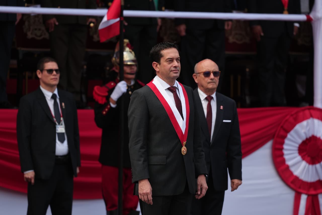 Presidente del Congreso de la República, Miguel Ángel Torres, asistió al Desfile Cívico Militar