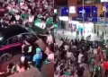 Muere chofer que embisti� a multitud tras triunfo de M�xico: Hinchas lo golpearon tras atropello masivo