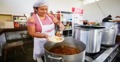 Ollas comunes piden a Keiko Fujimori que no retorne el PRONAA